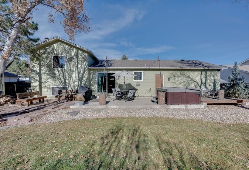 Loveland Home W/ Private Hot Tub + Wood Fireplace!