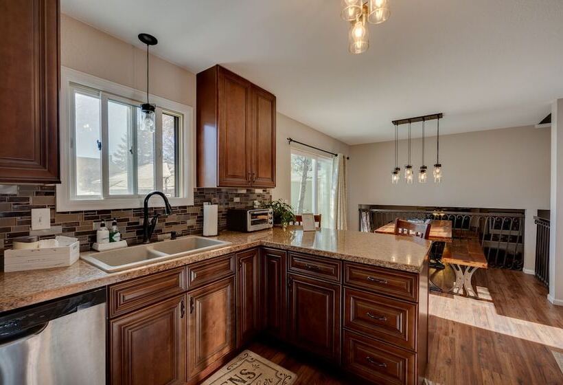 Loveland Home W/ Private Hot Tub + Wood Fireplace!