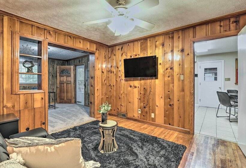 Decatur Home W/ Yard ~ 9 Mi To Downtown Atlanta!