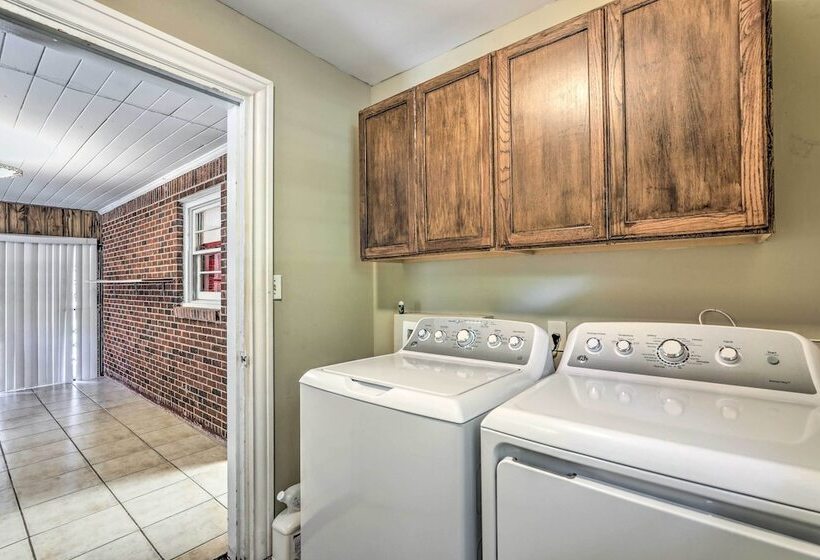 Decatur Home W/ Yard ~ 9 Mi To Downtown Atlanta!