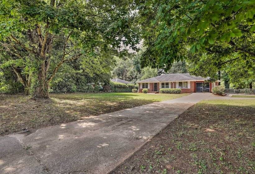 Decatur Home W/ Yard ~ 9 Mi To Downtown Atlanta!