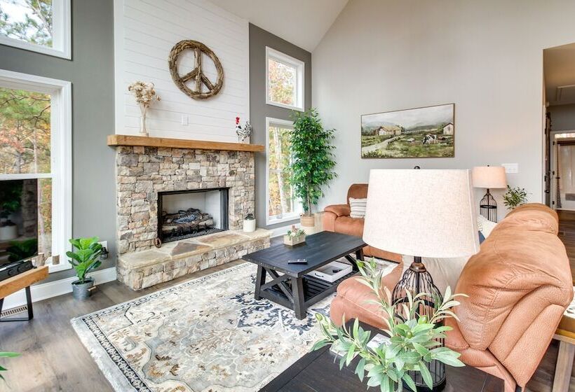 Mtn View Cottage W/ Hot Tub: 11 Mi To Dtwn Ellijay