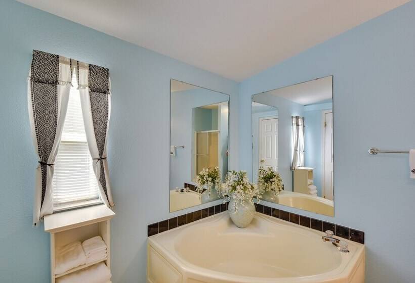 Lovely Lake Hartwell Retreat With Dock & Grill!