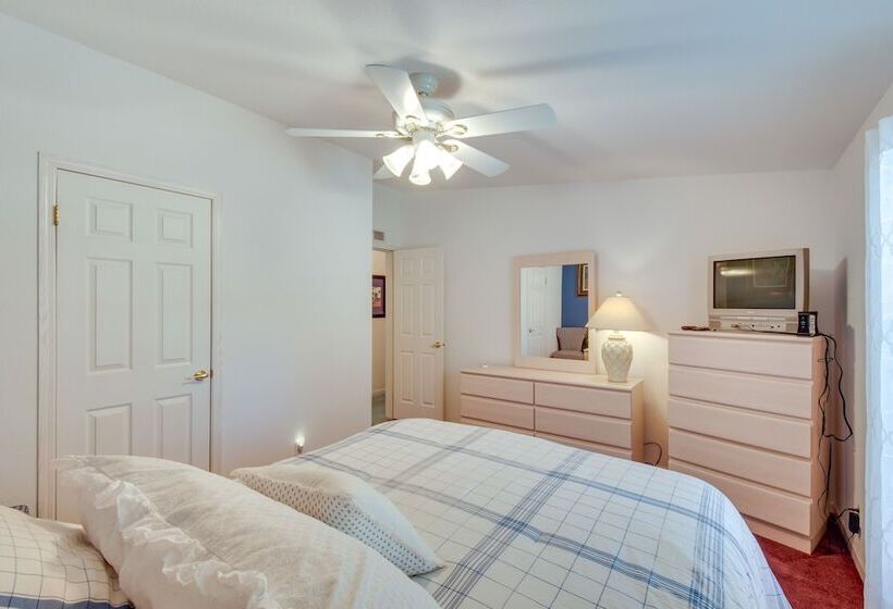 Lovely Lake Hartwell Retreat With Dock & Grill!