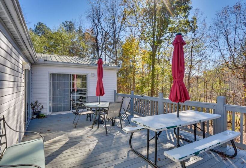 Lovely Lake Hartwell Retreat With Dock & Grill!