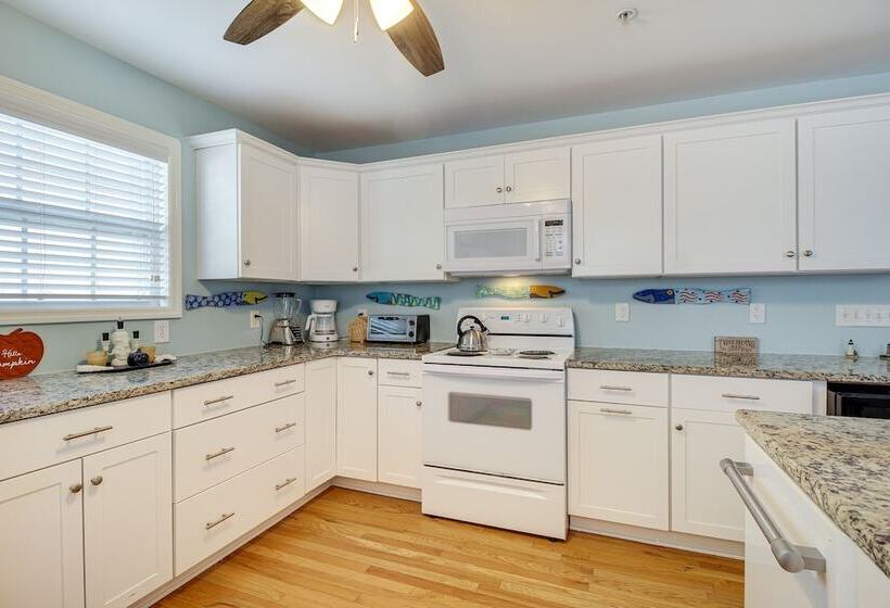 Lovely Tybee Island Home W/ Deck < 1 Mi To Beach!