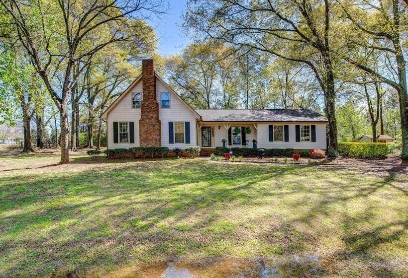 Lush Covington Home W/ Patio ~ 32 Mi To Atlanta!