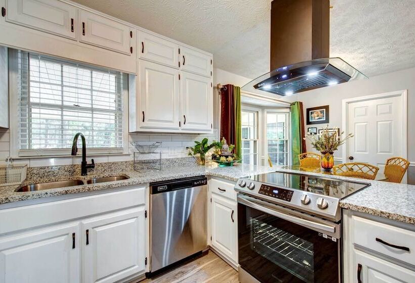 Lush Covington Home W/ Patio ~ 32 Mi To Atlanta!