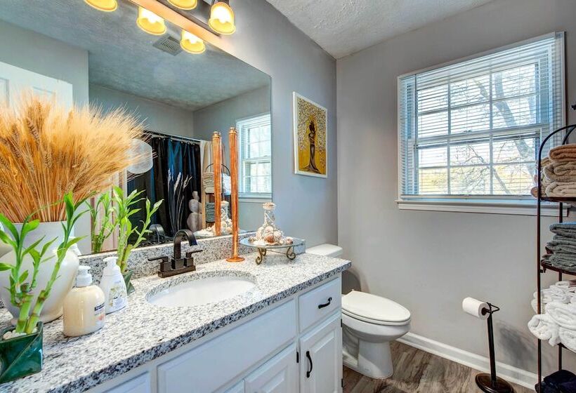 Lush Covington Home W/ Patio ~ 32 Mi To Atlanta!