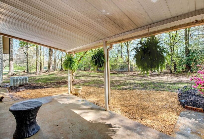 Lush Covington Home W/ Patio ~ 32 Mi To Atlanta!