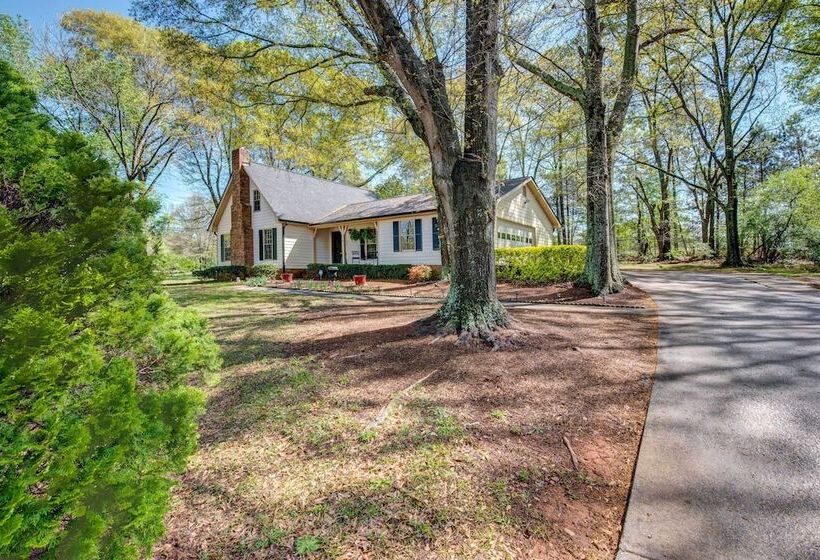 Lush Covington Home W/ Patio ~ 32 Mi To Atlanta!