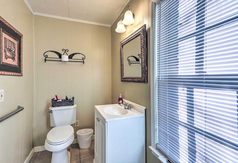 Lutherville Home Close To Shopping + More!