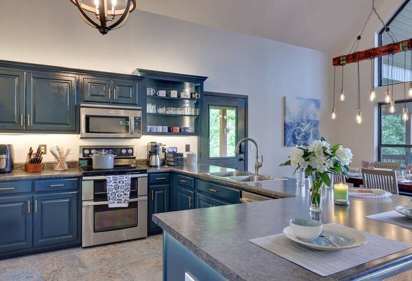 Luxe Blairsville Cabin W/ Game Room, Near Hikes