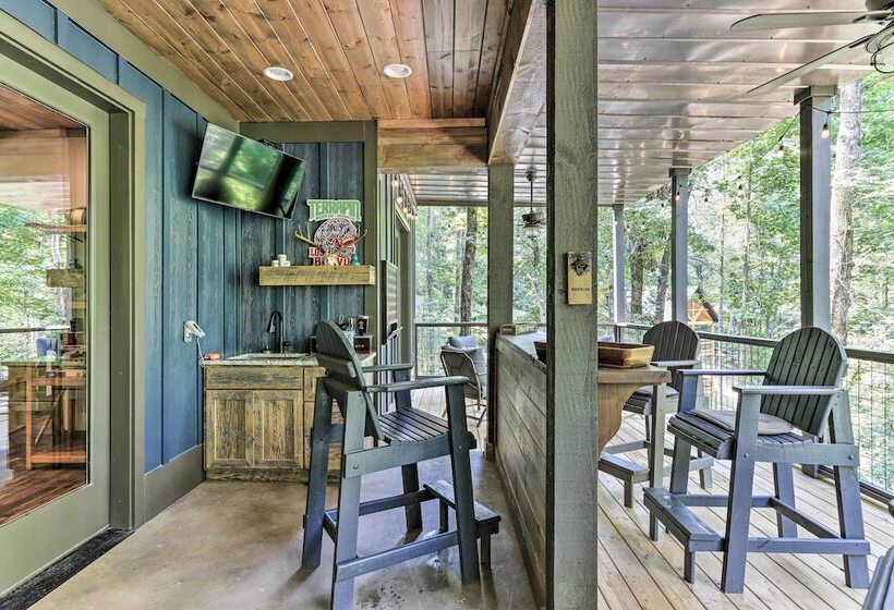 Ellijay Cabin Escape: Hot Tub & Fire Pit!