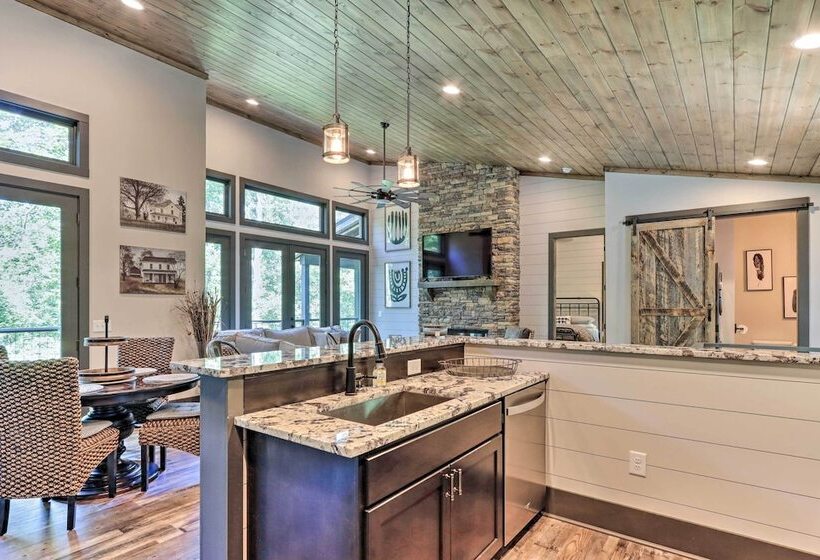 Ellijay Cabin Escape: Hot Tub & Fire Pit!