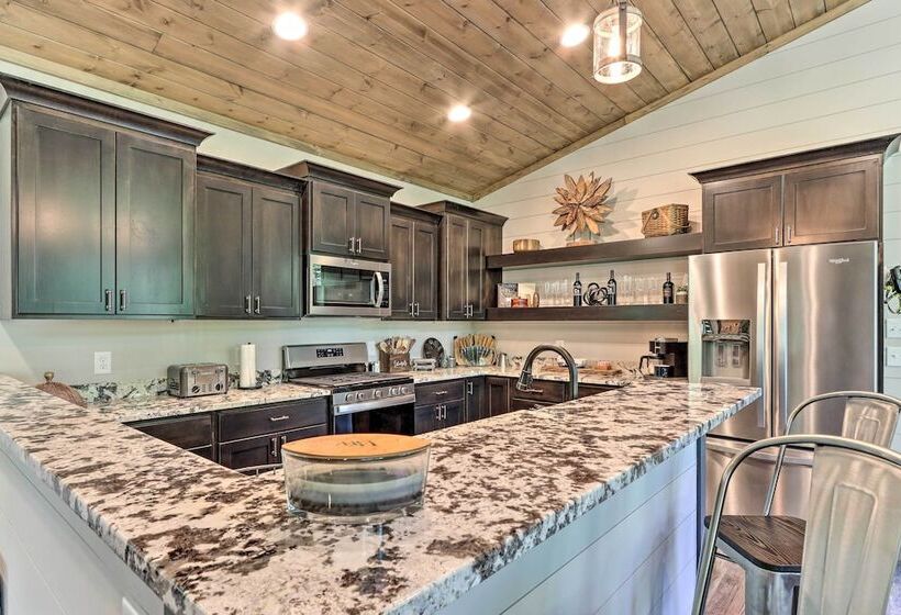 Ellijay Cabin Escape: Hot Tub & Fire Pit!