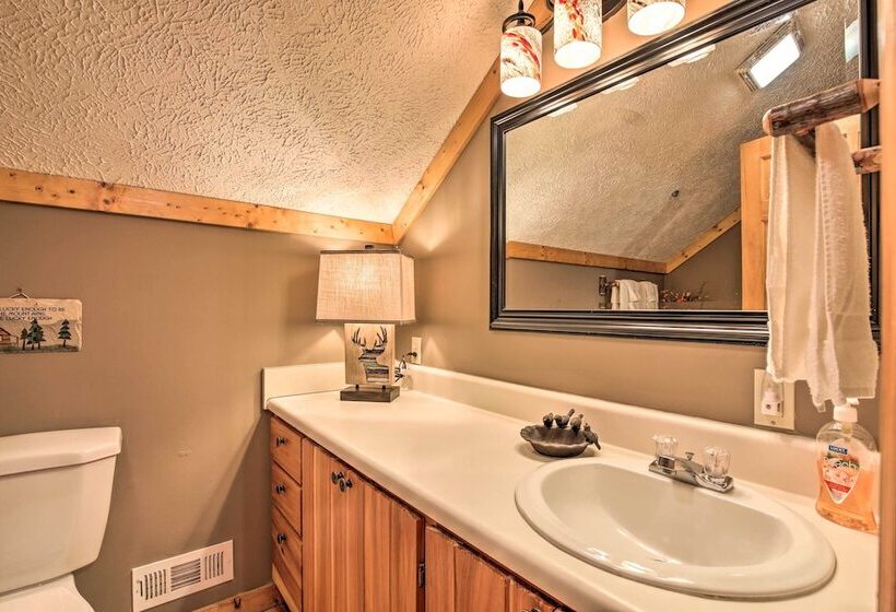 Luxe Fightingtown Creek Cabin: 2 King Suites & Spa