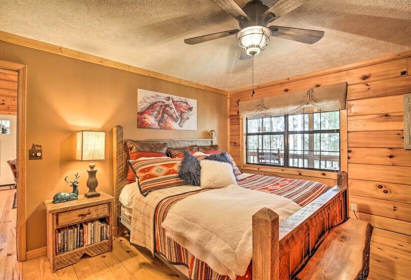 Luxe Fightingtown Creek Cabin: 2 King Suites & Spa