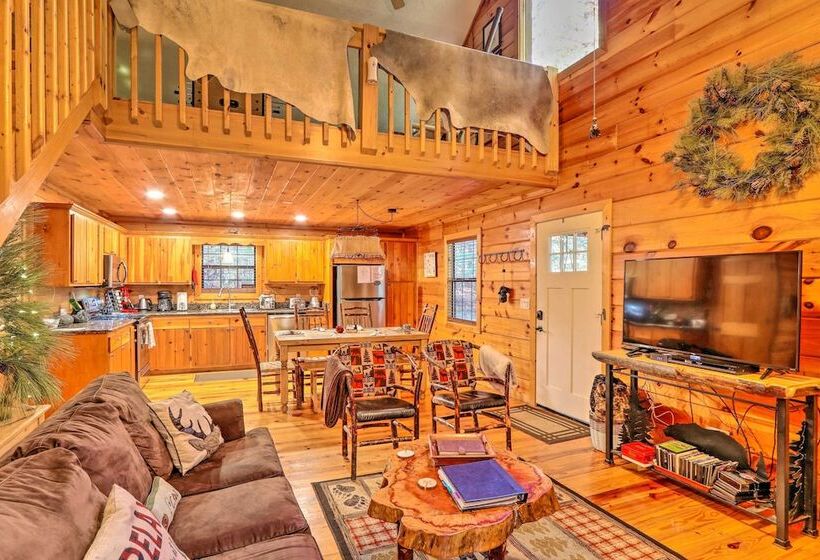 Luxe Fightingtown Creek Cabin: 2 King Suites & Spa