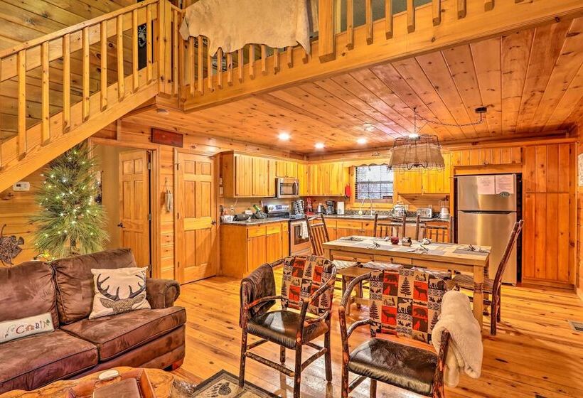 Luxe Fightingtown Creek Cabin: 2 King Suites & Spa