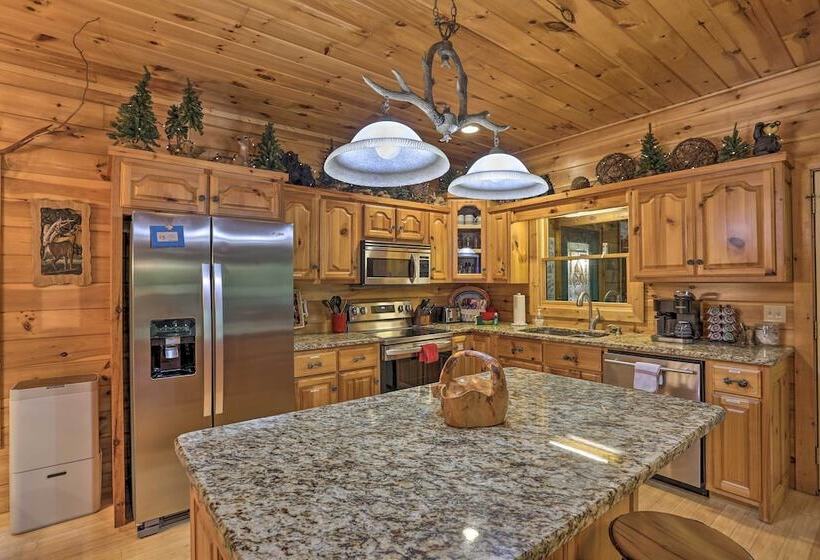 Cherry Lake Lodge W/ Hot Tub, Fire Pit & Game Room