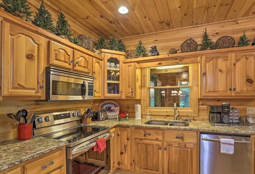 Cherry Lake Lodge W/ Hot Tub, Fire Pit & Game Room