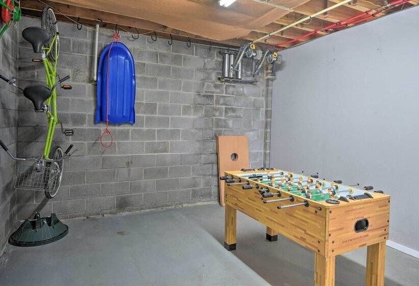 Luxe Jasper Cabin W/ Deck + Blue Ridge Mtn Views!