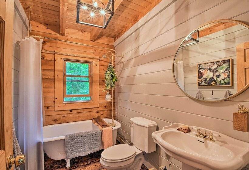 Luxe Jasper Cabin W/ Deck + Blue Ridge Mtn Views!