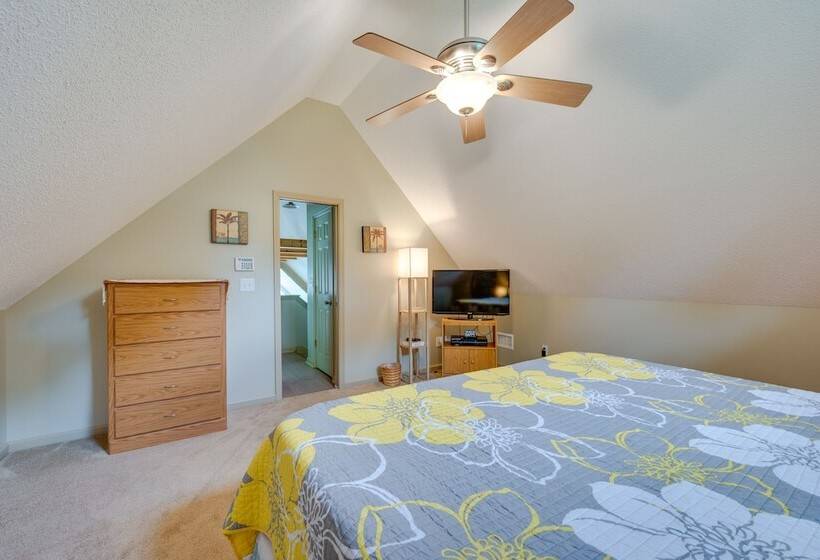 Luxe Lake Sinclair Living: Private Dock And Beach!