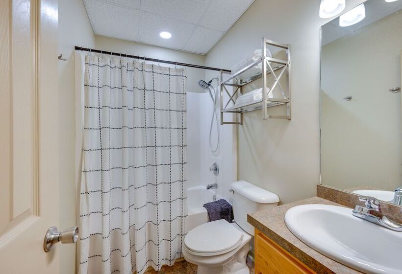 Luxe Lake Sinclair Living: Private Dock And Beach!