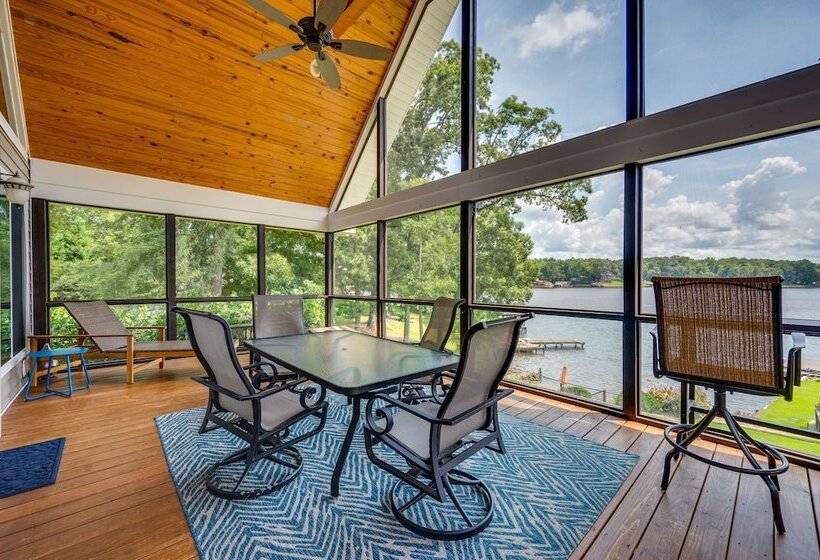 Luxe Lake Sinclair Living: Private Dock And Beach!