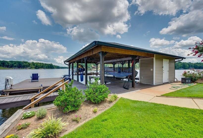 Luxe Lake Sinclair Living: Private Dock And Beach!