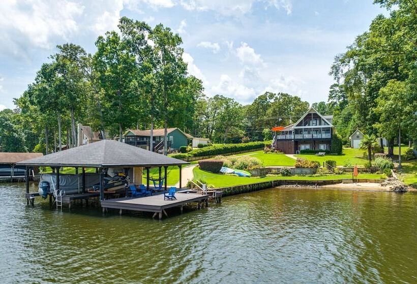 Luxe Lake Sinclair Living: Private Dock And Beach!