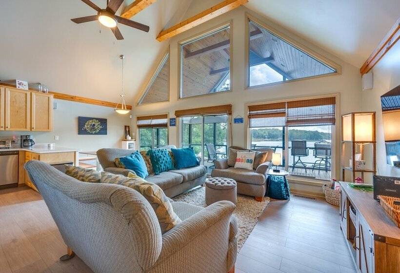 Luxe Lake Sinclair Living: Private Dock And Beach!