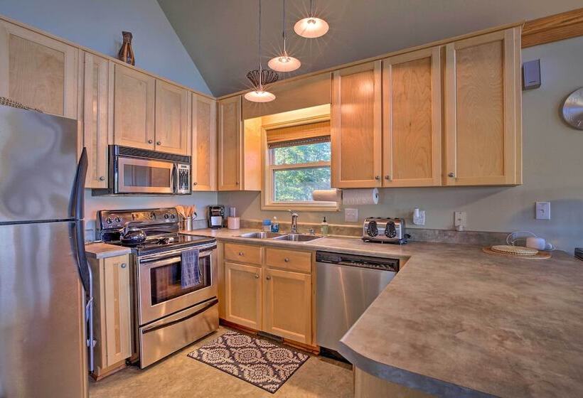 Luxe Lake Sinclair Living: Private Dock And Beach!