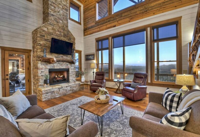 Luxe Mineral Bluff Cabin W/ Private Hot Tub!