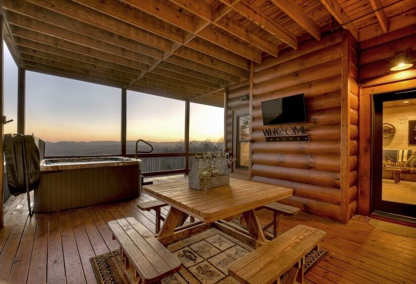 Luxe Mineral Bluff Cabin W/ Private Hot Tub!