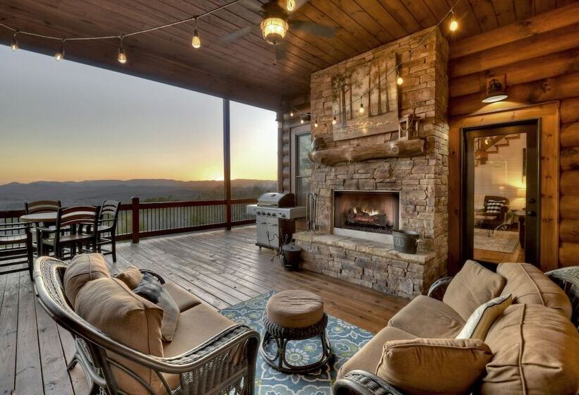 Luxe Mineral Bluff Cabin W/ Private Hot Tub!