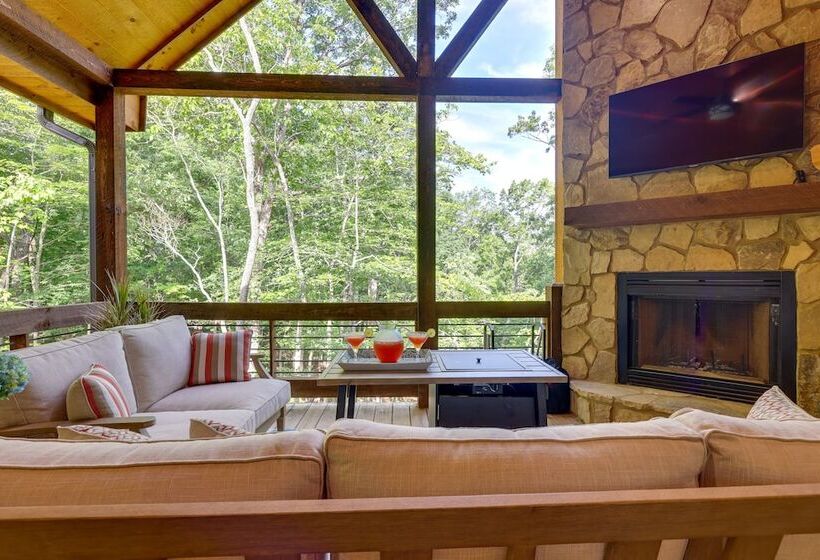 Luxe Morganton Cabin: Hot Tub, Fire Pit, Game Room