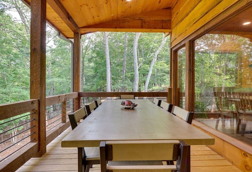 Luxe Morganton Cabin: Hot Tub, Fire Pit, Game Room