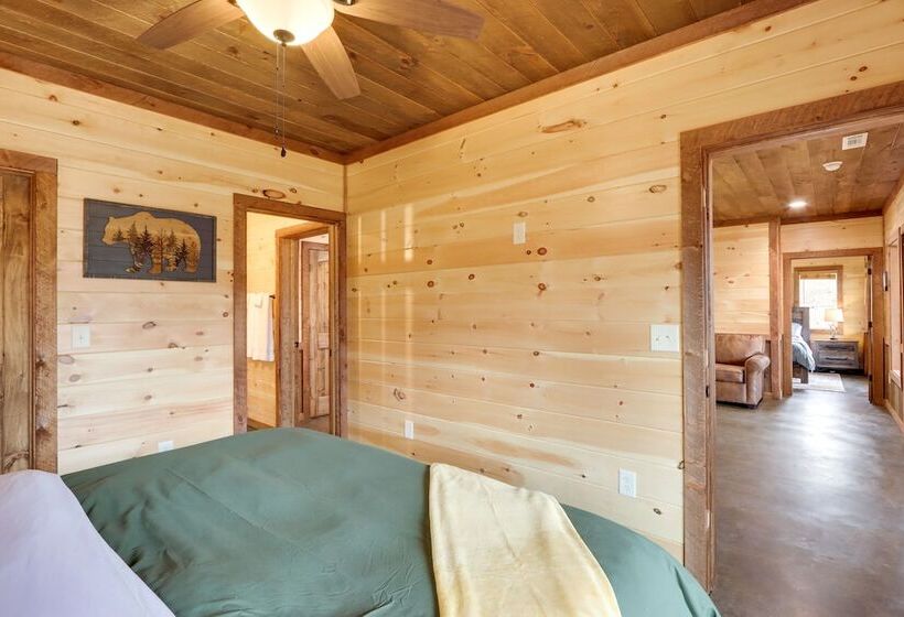 Luxe Morganton Cabin: Hot Tub, Fire Pit, Game Room