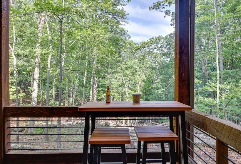 Luxe Morganton Cabin: Hot Tub, Fire Pit, Game Room