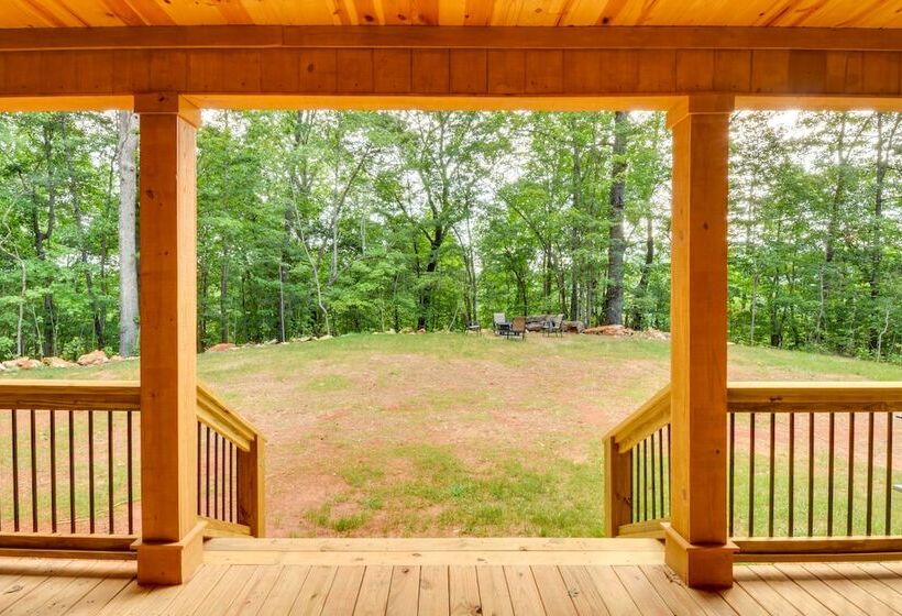 Luxurious Clarkesville Cabin W/ Decks & Fire Pit