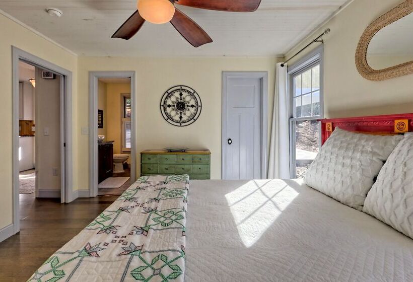 Luxury Lakefront Hiawassee Cottage W/ Boat Dock!