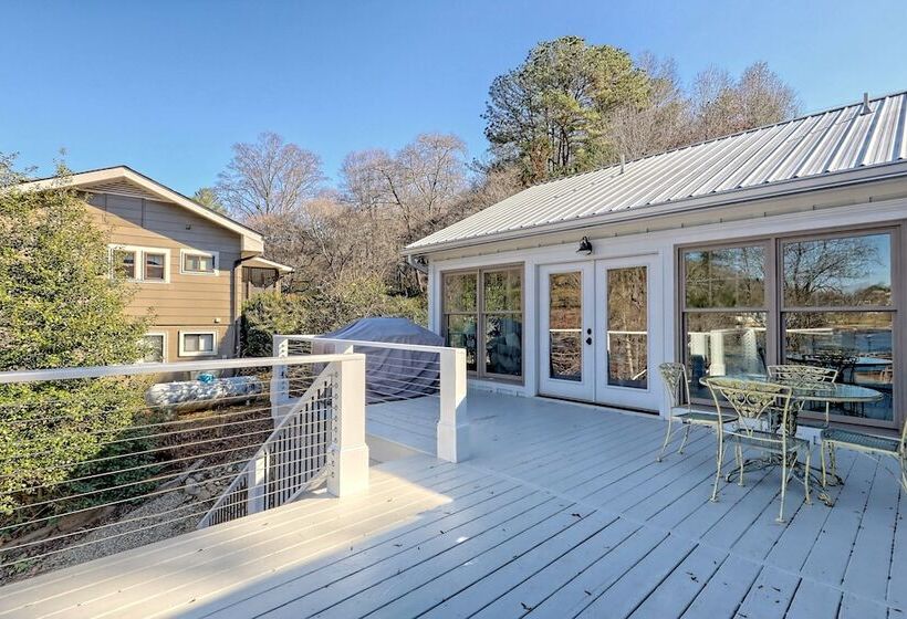 Luxury Lakefront Hiawassee Cottage W/ Boat Dock!