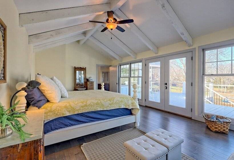 Luxury Lakefront Hiawassee Cottage W/ Boat Dock!