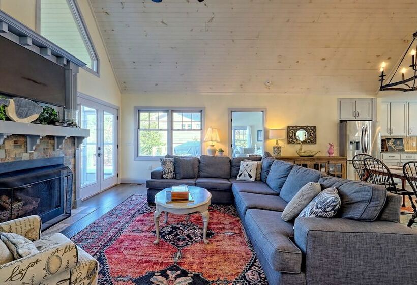 Luxury Lakefront Hiawassee Cottage W/ Boat Dock!