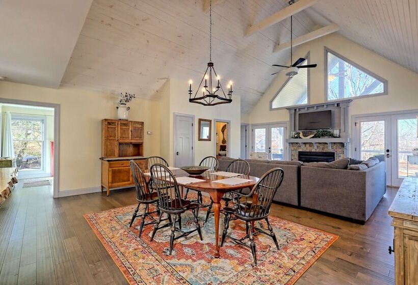 Luxury Lakefront Hiawassee Cottage W/ Boat Dock!