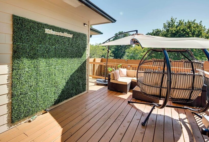 Luxury Smart Home: 2 Miles To Downtown Atlanta!