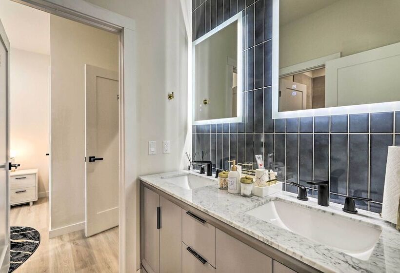 Luxury Smart Home: 2 Miles To Downtown Atlanta!